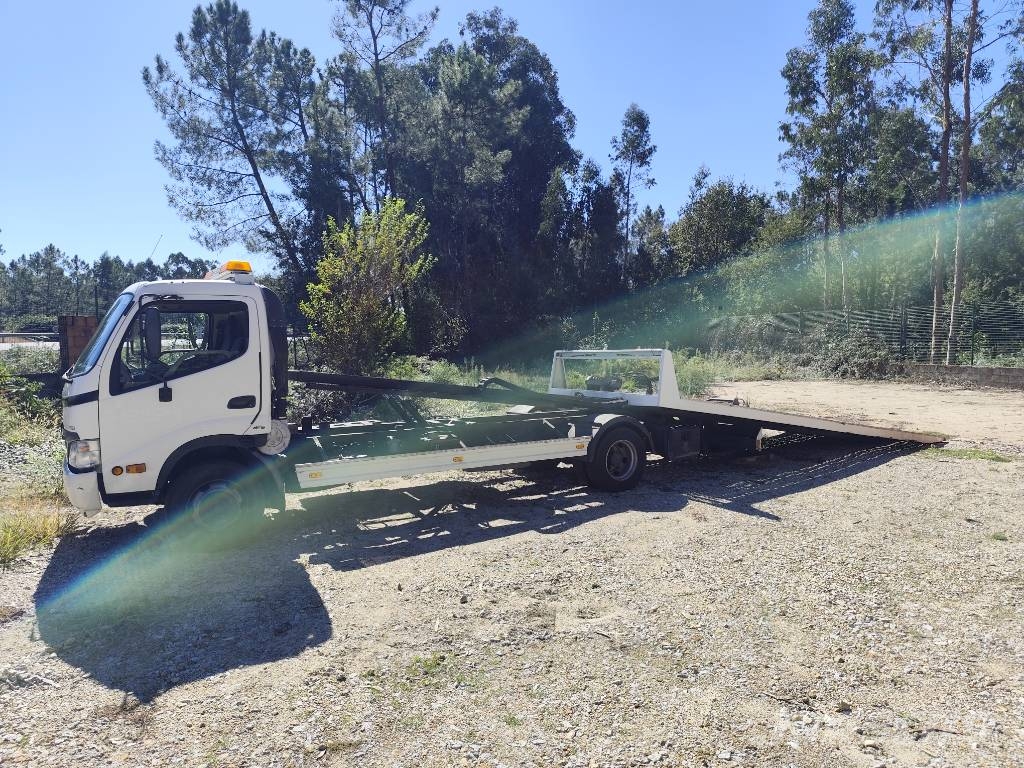 Toyota Dyna 150 شاحنات مسطحة/مفصلية الجوانب