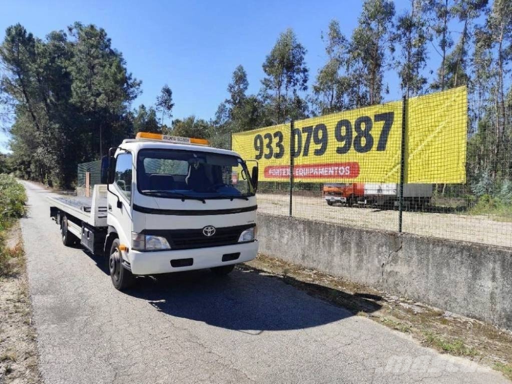 Toyota Dyna 150 Pritschenwagen/Pritschenwagen mit Seitenklappe
