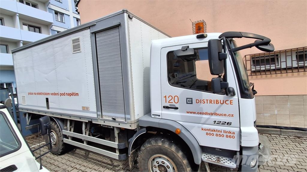 Mercedes-Benz ATEGO 1226 AF Camiones con caja de remolque