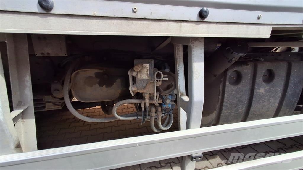 Mercedes-Benz ATEGO 1226 AF Camiones con caja de remolque