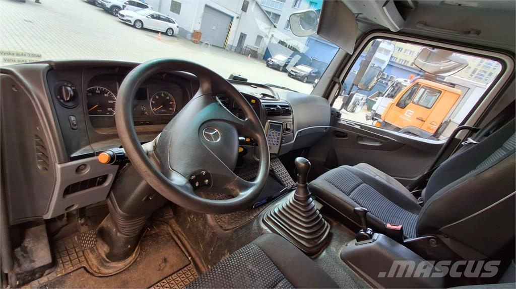 Mercedes-Benz ATEGO 1226 AF Camiones con caja de remolque