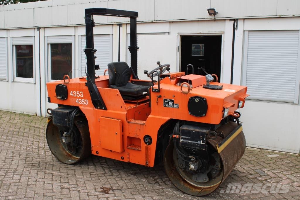 Hamm DV 3.22 双轮压路机