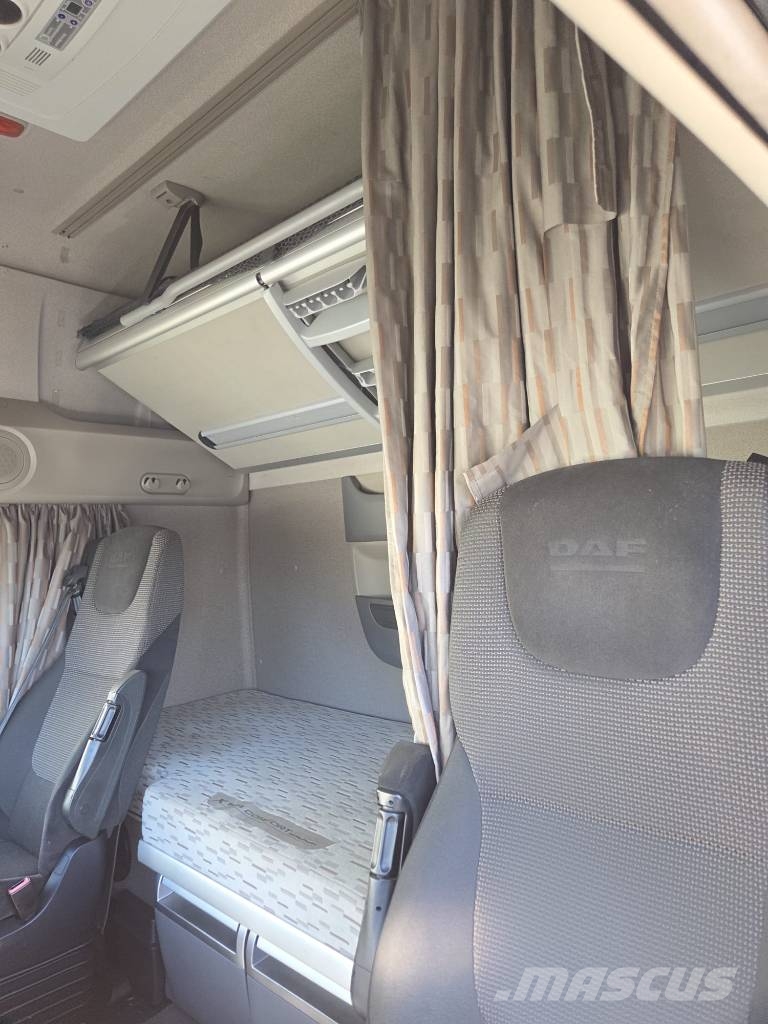 DAF XF 440 Camiões de guincho/estrado