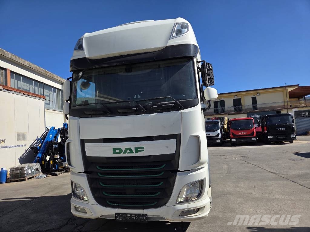 DAF XF 440 Camiões de guincho/estrado