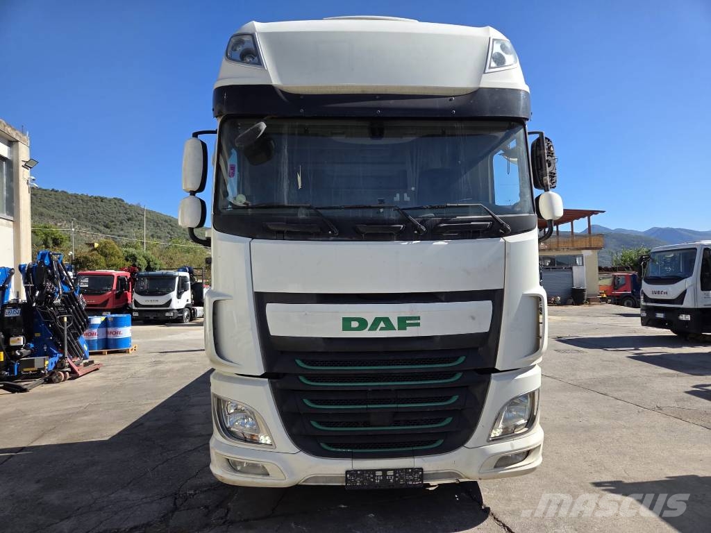 DAF XF 440 Camiões de guincho/estrado