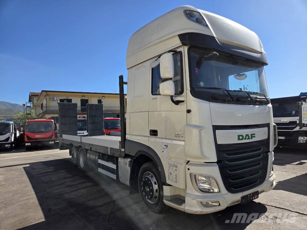 DAF XF 440 Camiões de guincho/estrado