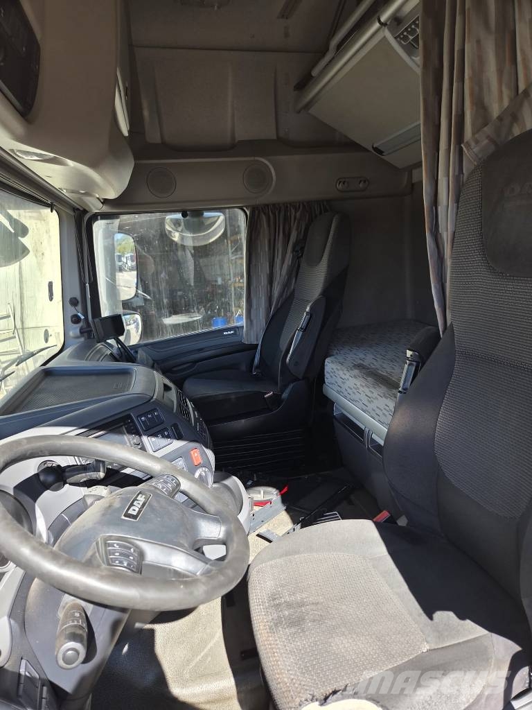 DAF XF 440 Camiões de guincho/estrado