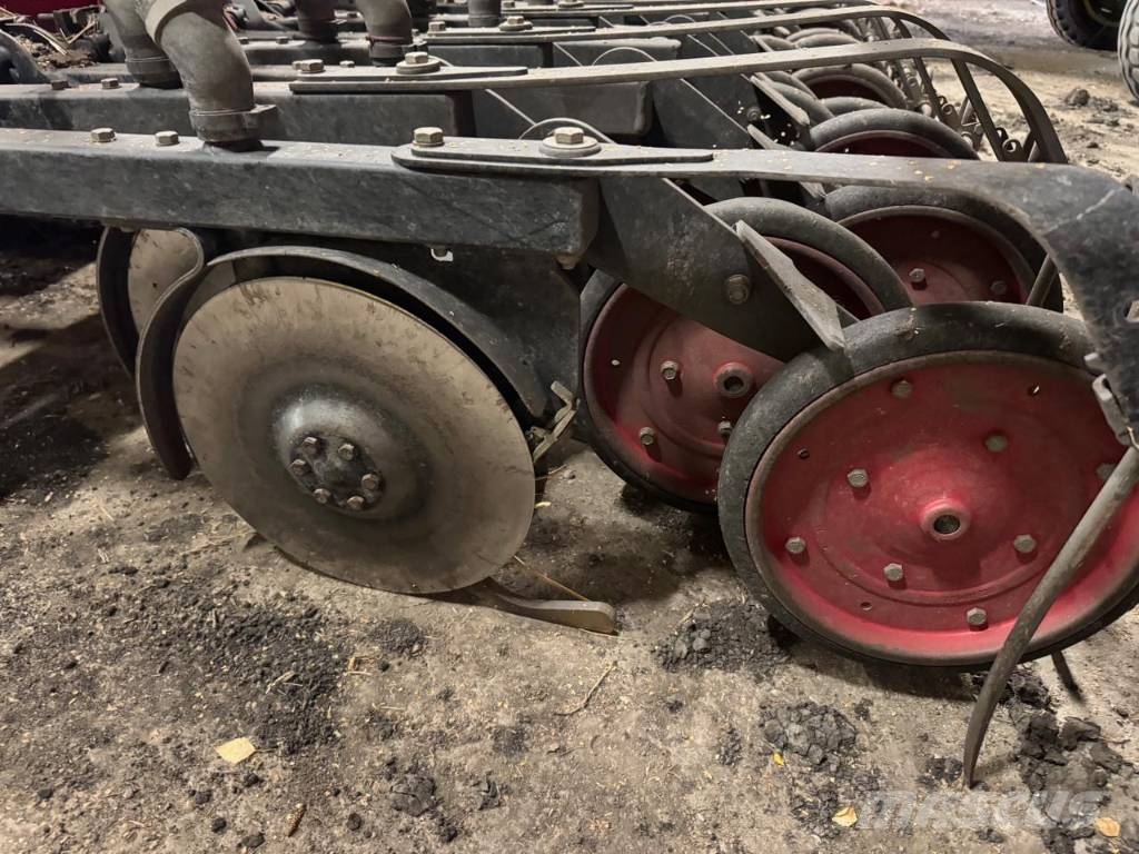 Horsch Pronto 3 DC مثاقيب مدمجة