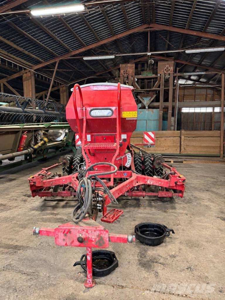 Horsch Pronto 3 DC مثاقيب مدمجة