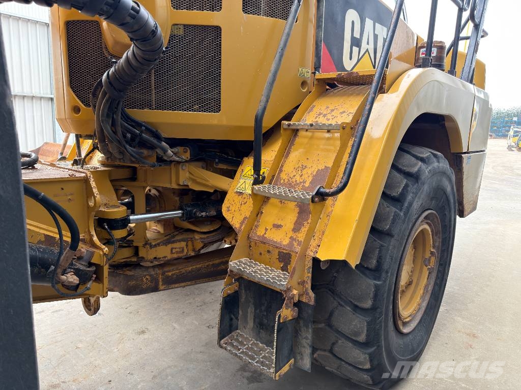 CAT 730C2 Шарнирно-сочленённые самосвалы