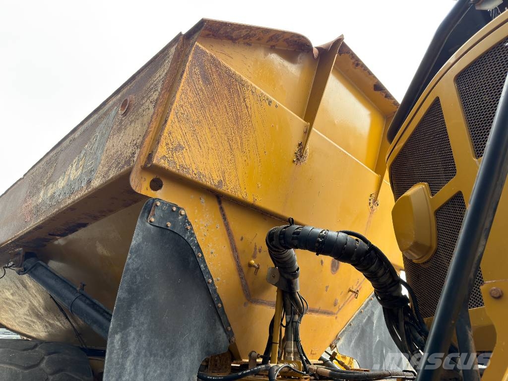 CAT 730C2 Шарнирно-сочленённые самосвалы