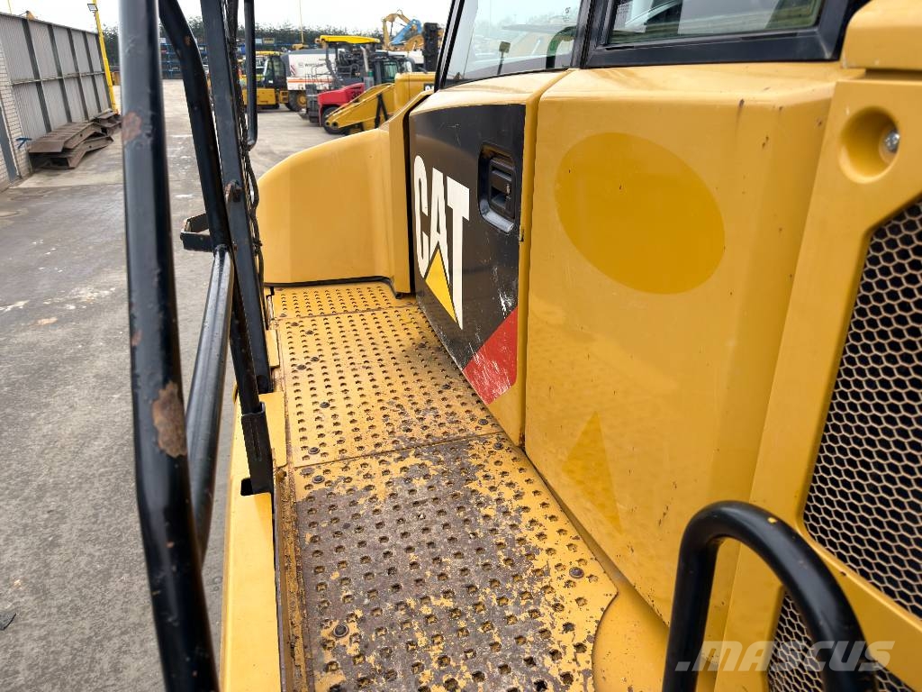 CAT 730C2 Шарнирно-сочленённые самосвалы