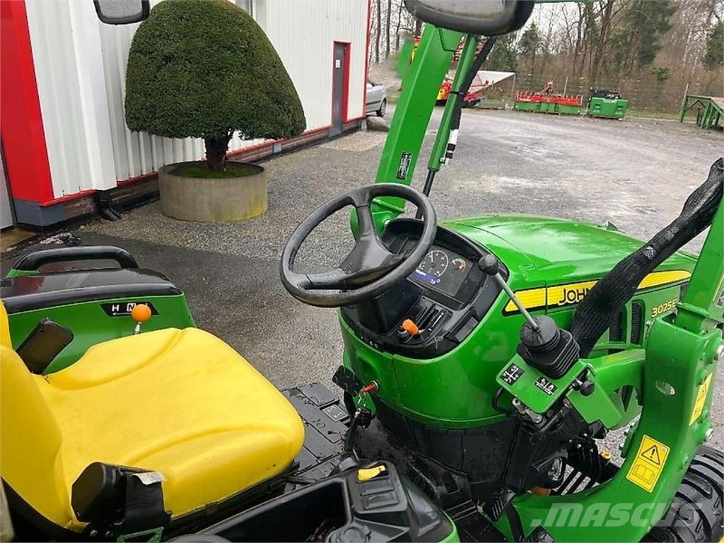 John Deere 3025 E Traktorji