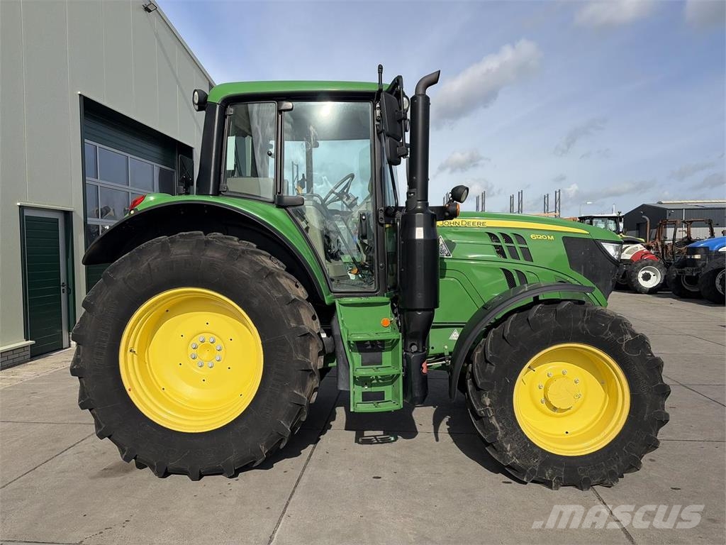 John Deere 6120M AQ TLS Tractoare