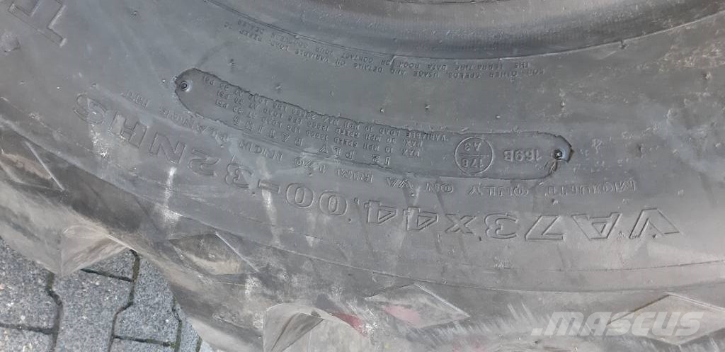 Goodyear 73x44.00-32 NEU Tyres, wheels and rims
