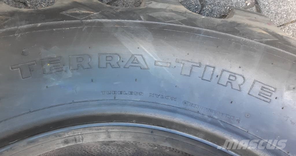 Goodyear 73x44.00-32 NEU Tyres, wheels and rims