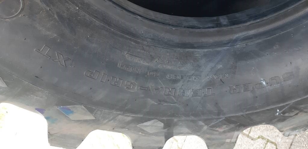 Goodyear 73x44.00-32 NEU Tyres, wheels and rims