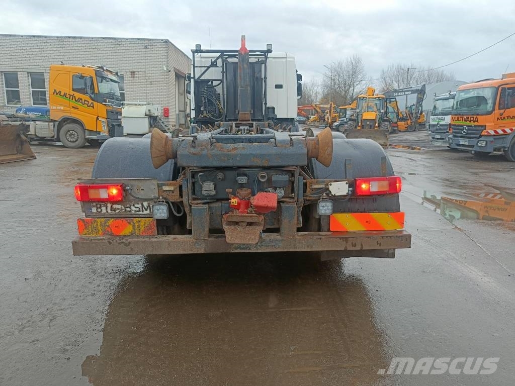 Scania P 420 Vrachtwagen met containersysteem