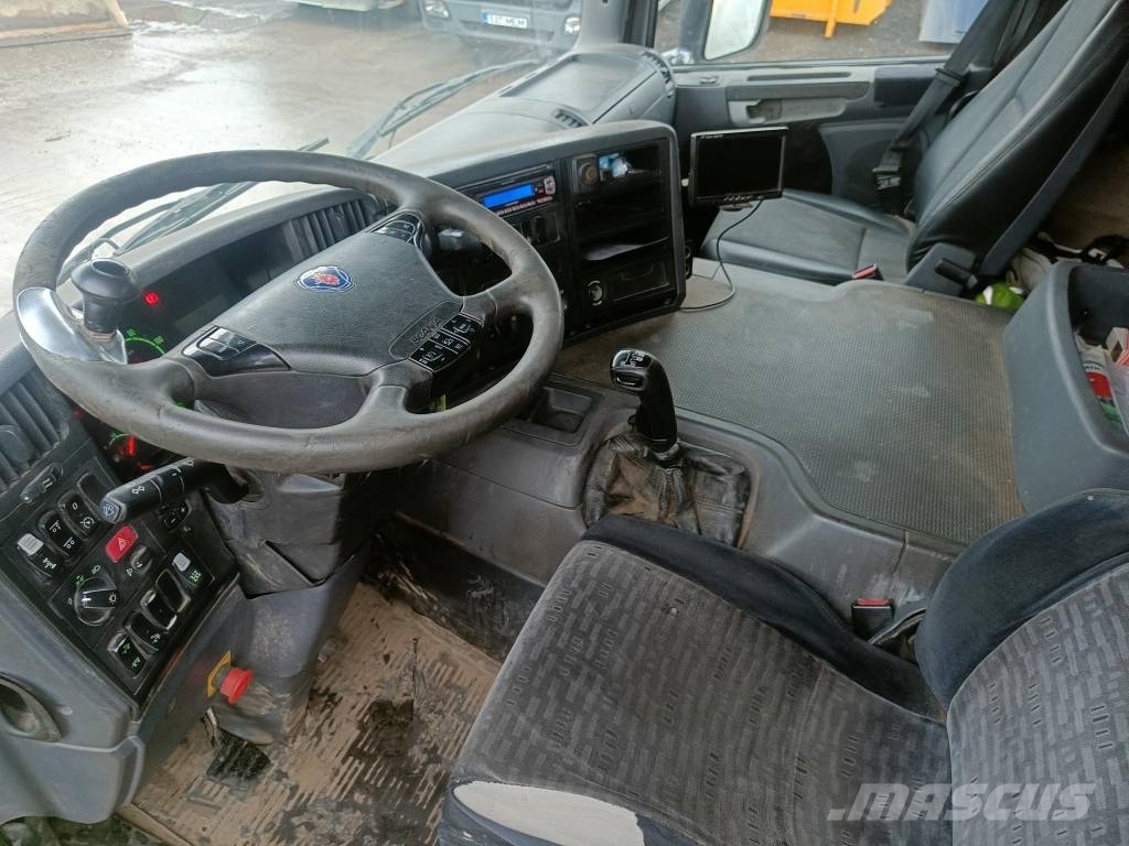 Scania P 420 Vrachtwagen met containersysteem