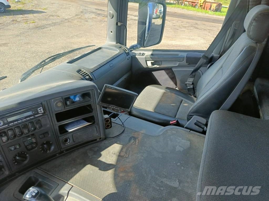 Scania P 420 Vrachtwagen met containersysteem