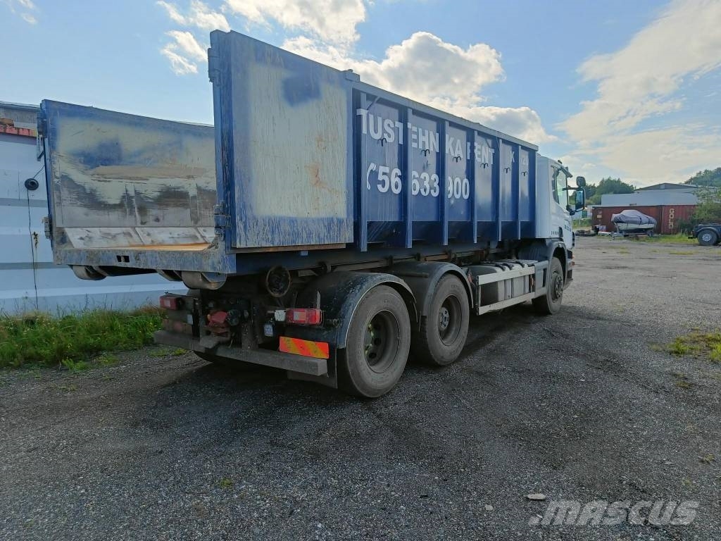 Scania P 420 Vrachtwagen met containersysteem