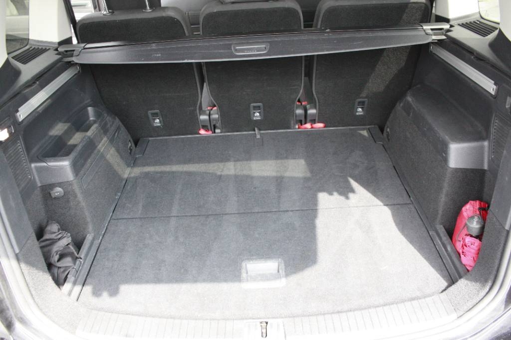 Volkswagen Touran 2.0 TDI Sound Automašīnas