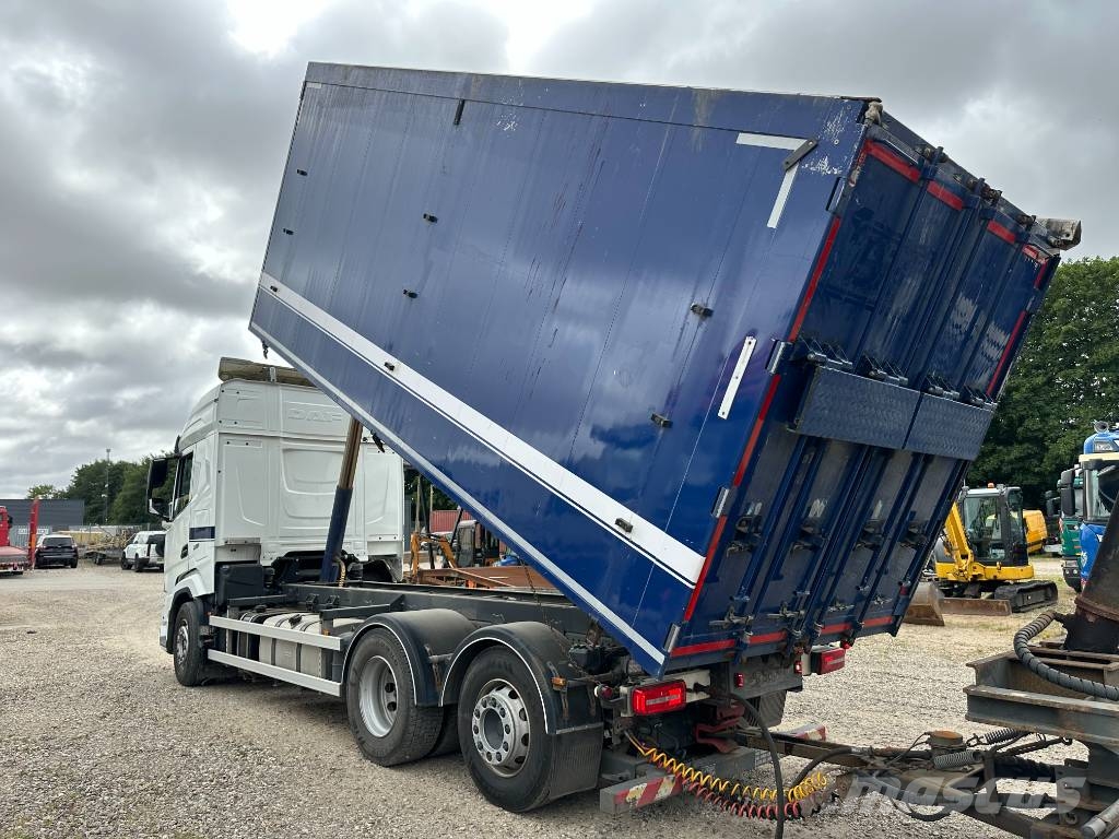 DAF XF 530 6x2 //Volume tipper 45m3 // Trailer 59m3 Camion benne