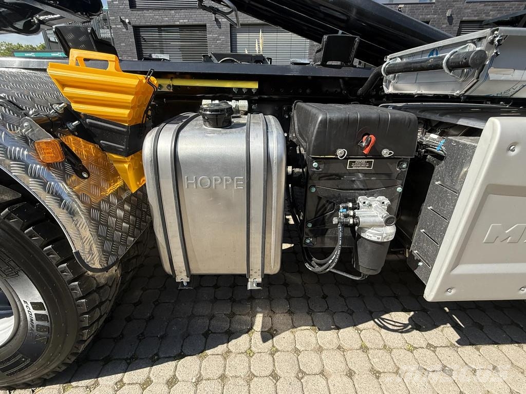 MAN TGS 35.520 TGS 35.520 8x4 Abrollkipper + Kran HIAB Hook lift trucks