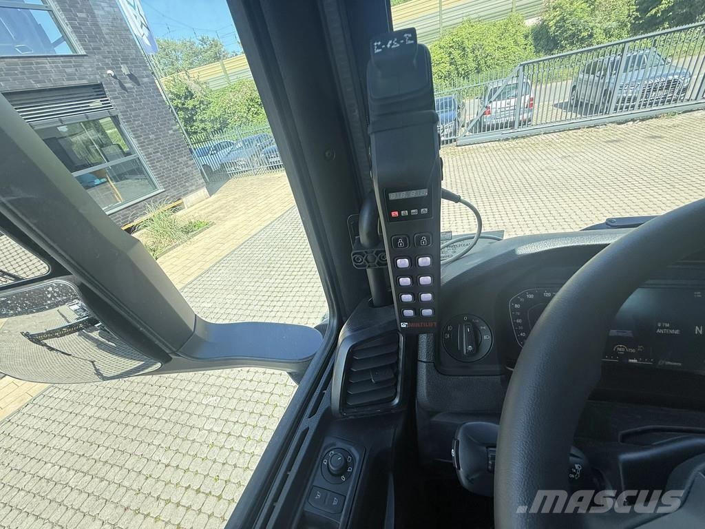 MAN TGS 35.520 TGS 35.520 8x4 Abrollkipper + Kran HIAB Hook lift trucks