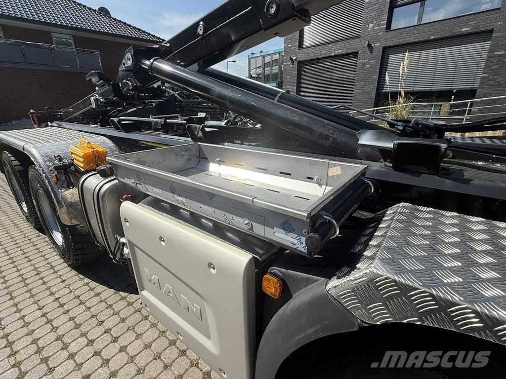 MAN TGS 35.520 TGS 35.520 8x4 Abrollkipper + Kran HIAB Hook lift trucks