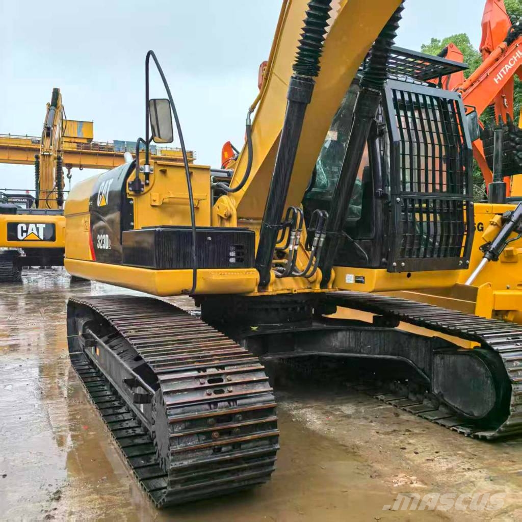 CAT 323 D2 대형 굴삭기 29톤 이상