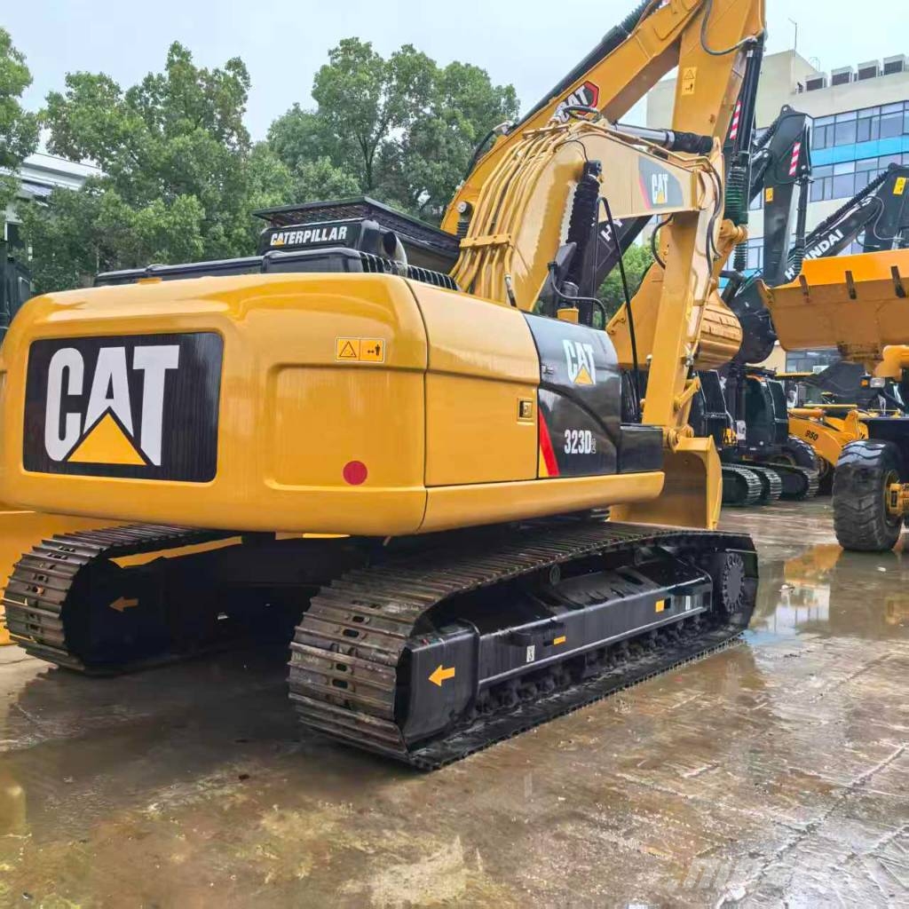 CAT 323 D2 대형 굴삭기 29톤 이상