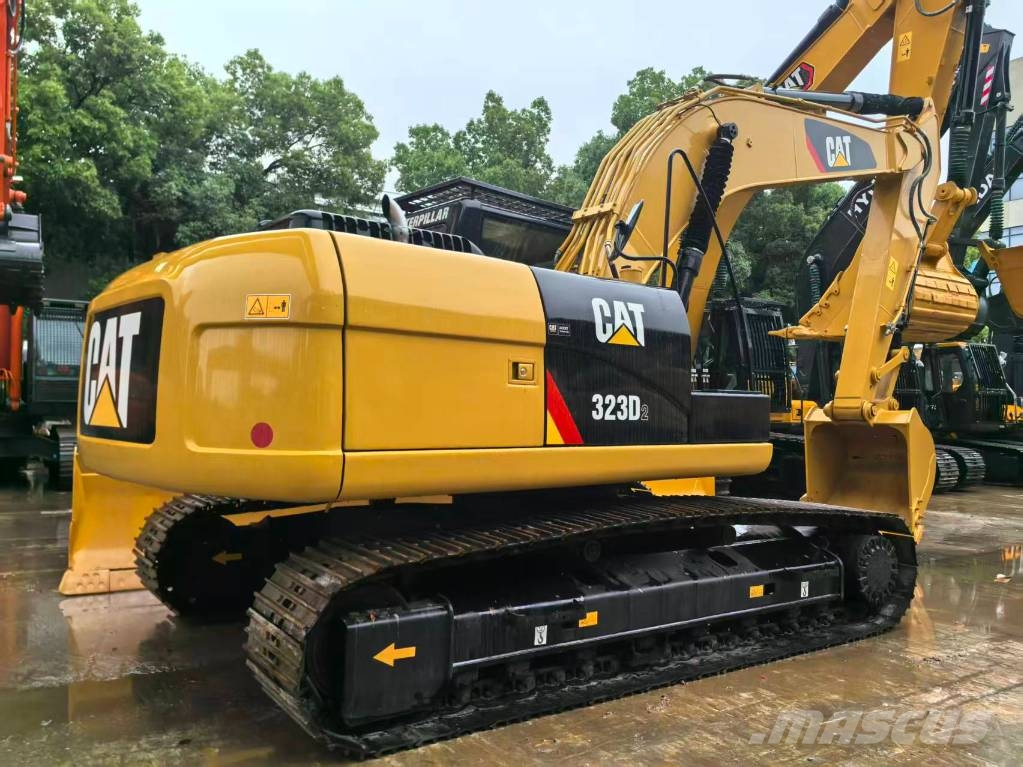 CAT 323 D2 대형 굴삭기 29톤 이상