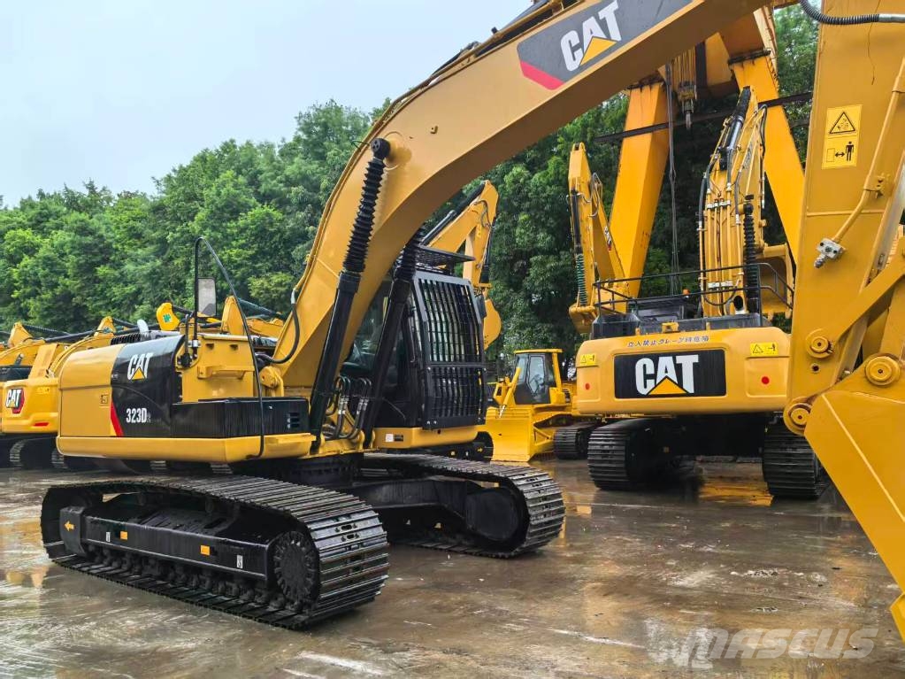 CAT 323 D2 대형 굴삭기 29톤 이상