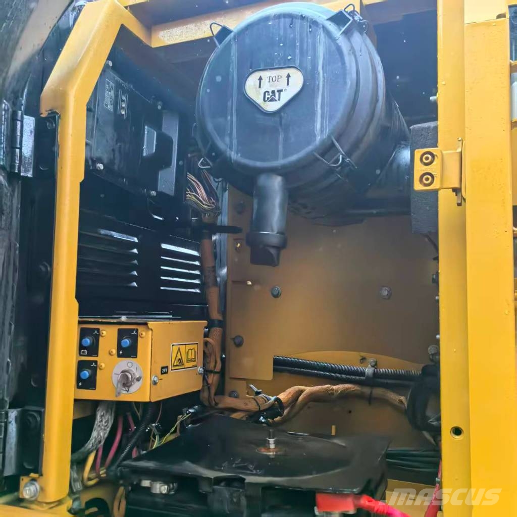 CAT 323 D2 대형 굴삭기 29톤 이상