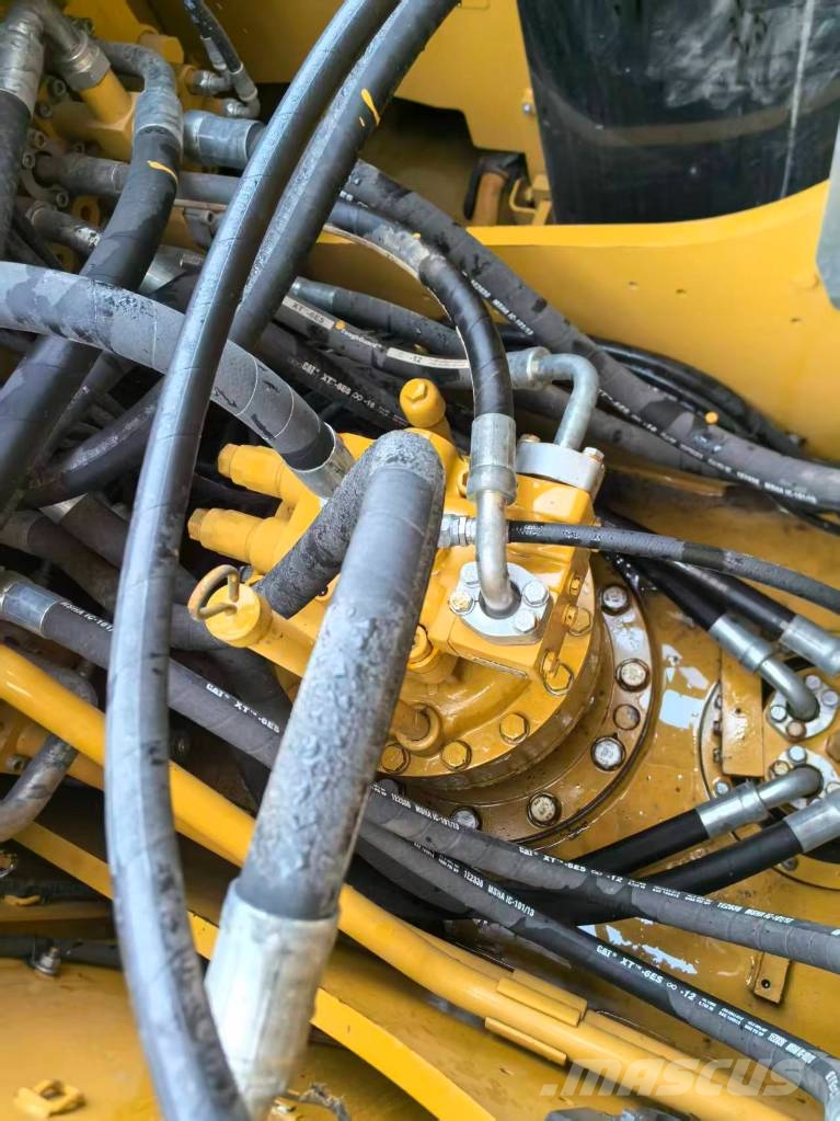 CAT 323 D2 대형 굴삭기 29톤 이상