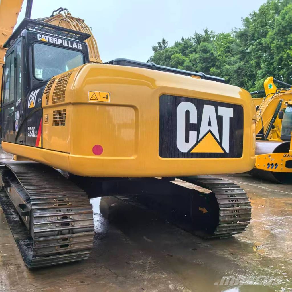 CAT 323 D2 대형 굴삭기 29톤 이상
