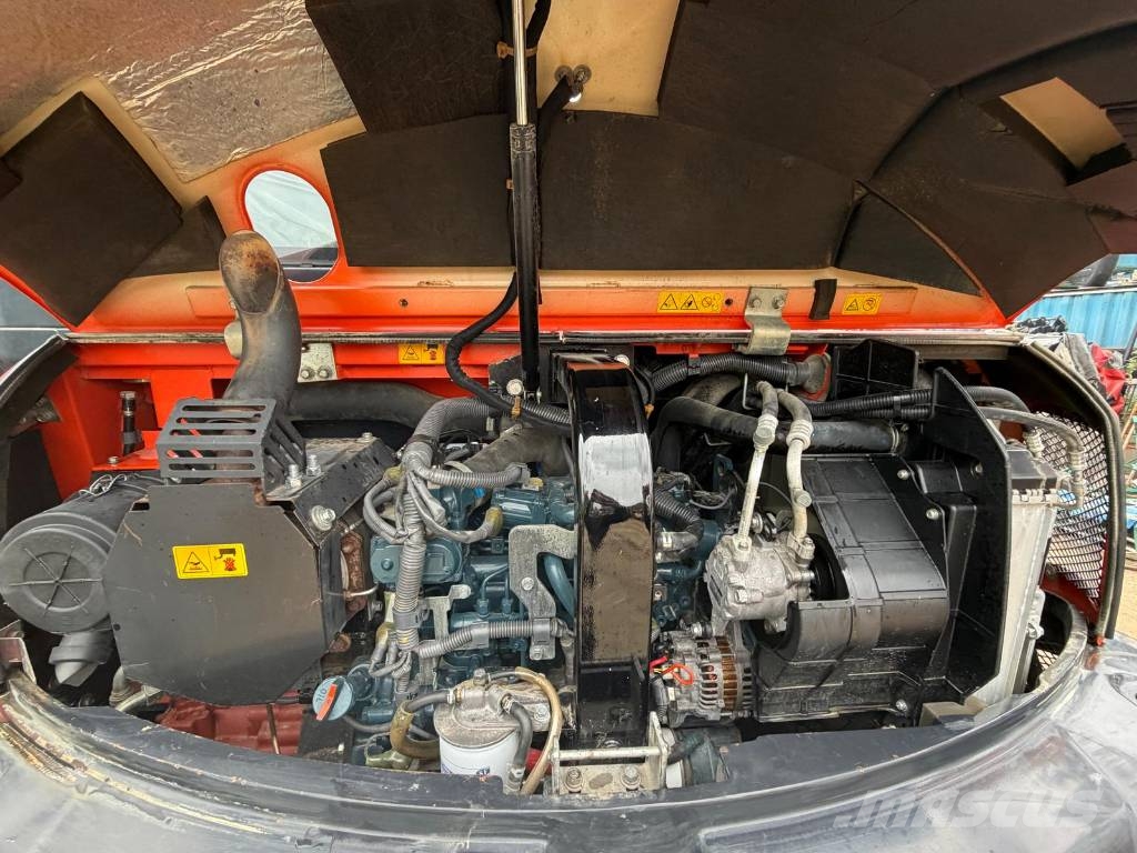 Kubota KX 080-4 Midi rýpadla 7t - 12t