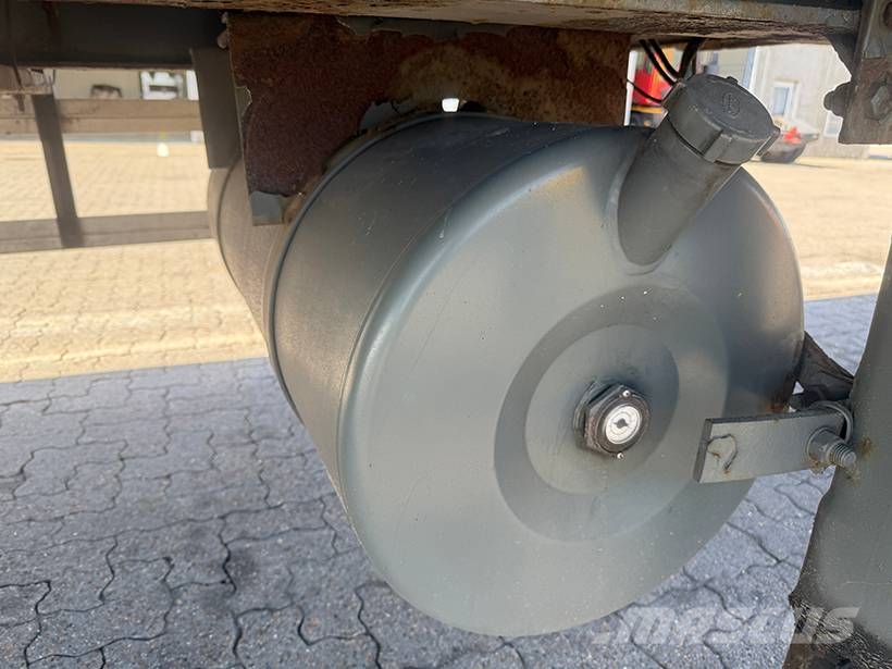 Montenegro Refrigerated trailer / Kühlauflieger نصف مقطورات بدرجة حرارة قابلة للضبط