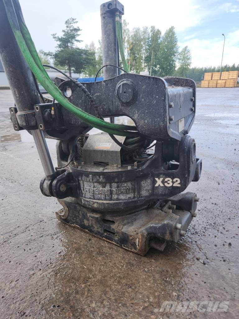 Sany SY265 Vikšriniai ekskavatoriai