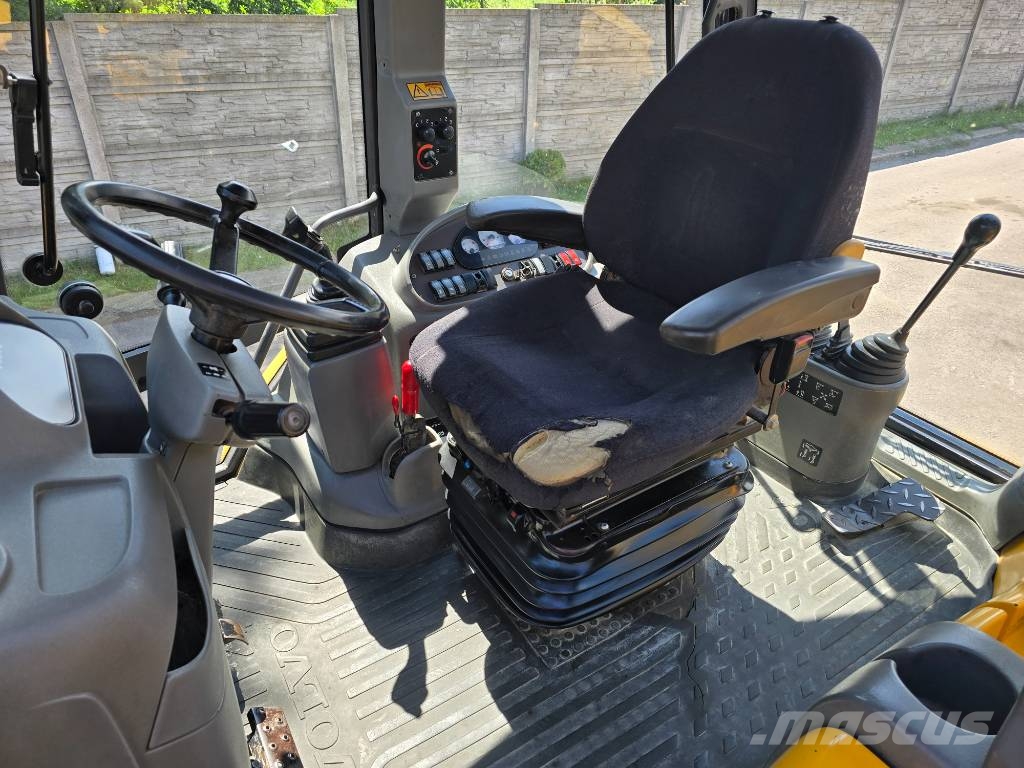 Volvo BL 71 反鏟裝載機