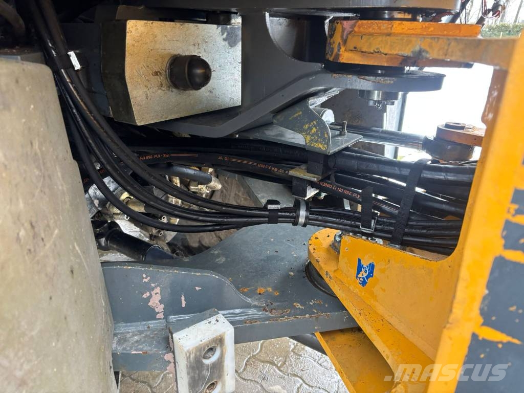 Liebherr L 524 Radlader