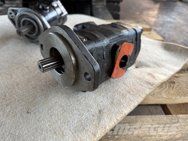 CNH NEW HYDRAULIC PUMP 3 PCS COMPLET Hidraulika