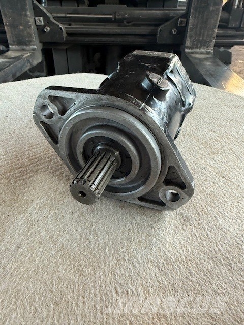 CNH NEW HYDRAULIC PUMP 3 PCS COMPLET Hidraulika