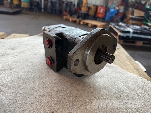 CNH NEW HYDRAULIC PUMP 3 PCS COMPLET Hidraulika