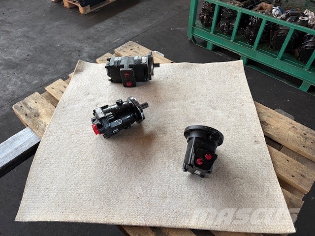CNH NEW HYDRAULIC PUMP 3 PCS COMPLET Hidraulika