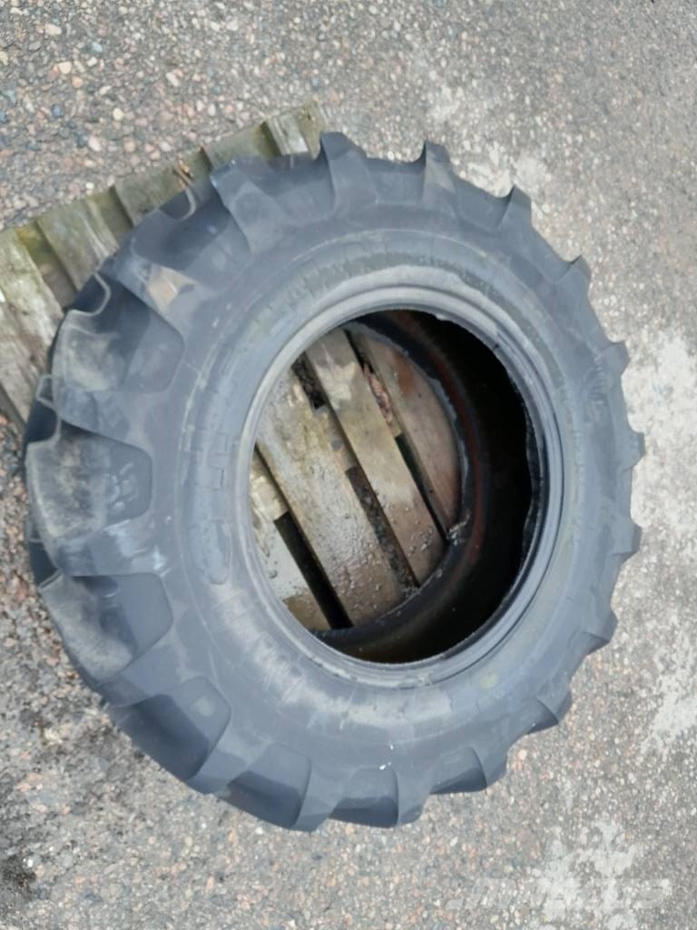 Michelin 13,6R24 Däck 轮胎、车轮、轮圈