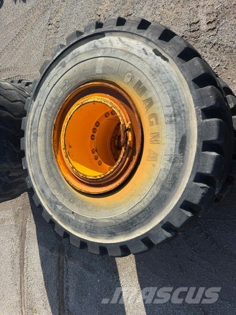 Volvo A 40 G USED WHEEL COMPLET 6 PCS 29.5-25 Kloubové dempry