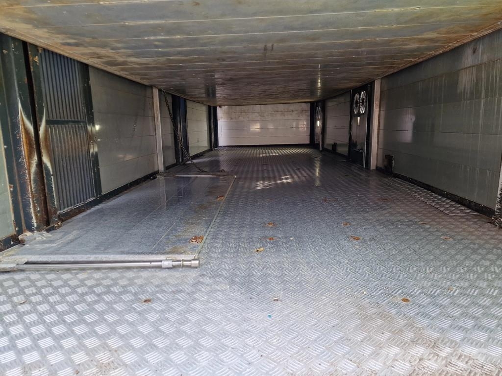 Volvo FH 13.500 Globetrotter 8x2*6 - 3 deck livestock + Dieren transport trucks