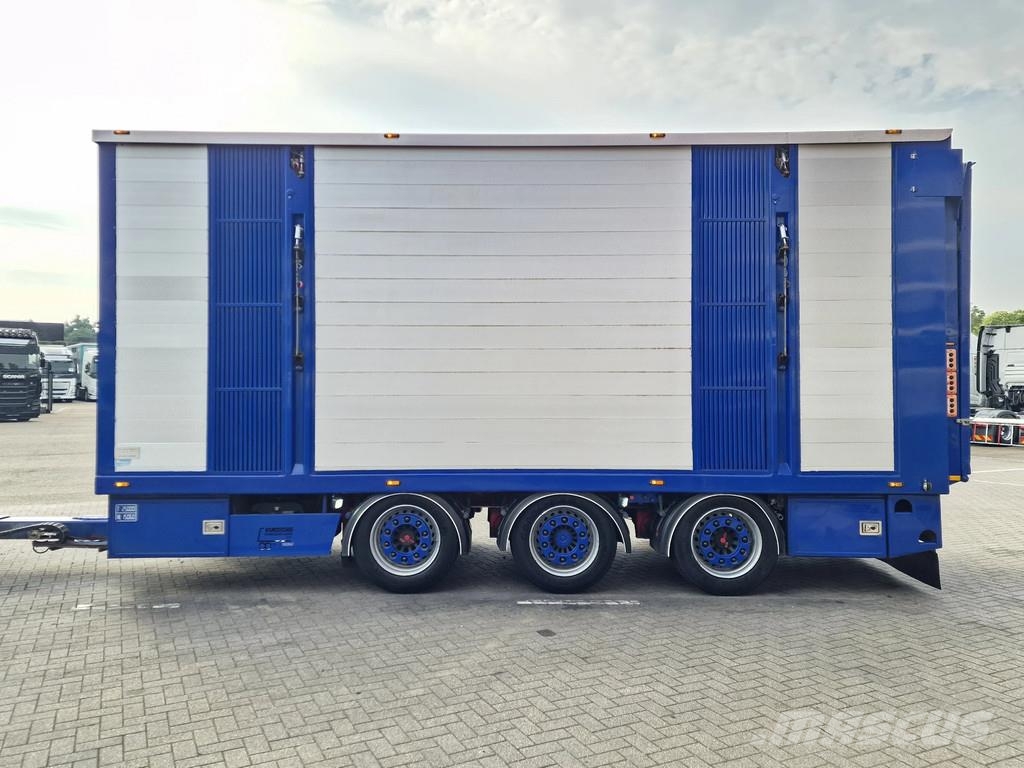 Volvo FH 13.500 Globetrotter 8x2*6 - 3 deck livestock + Dieren transport trucks